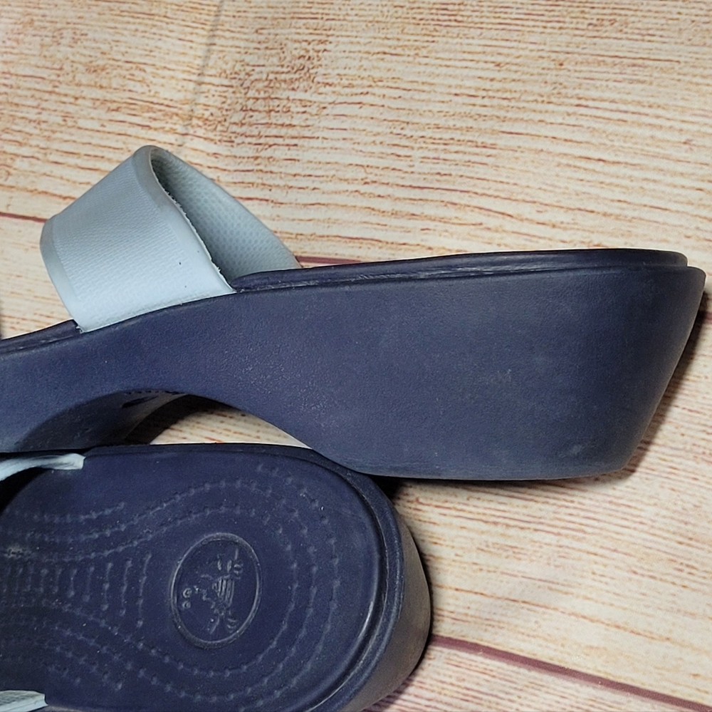 Crocs Madeira two-tone Slip-on Wedge Sandals Navy/Light Blue Women's Size 11 - Picture 5 of 16